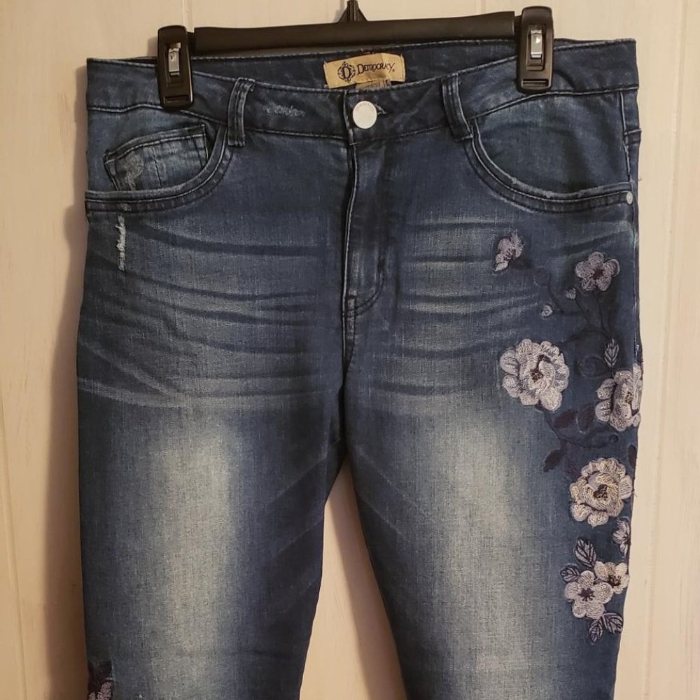 Never Worn- Democracy Ankle Skimmer Jeans